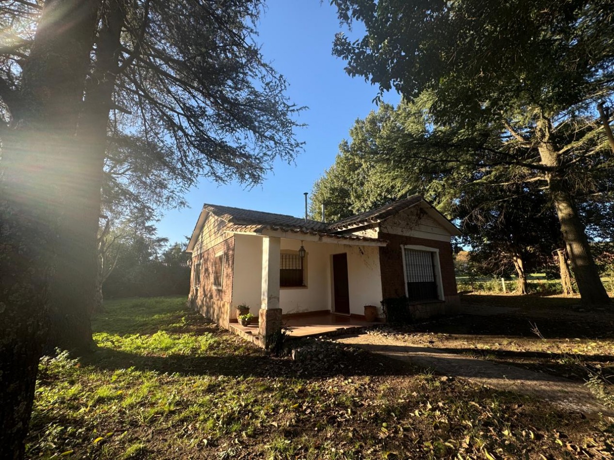 VENTA CASA DOS DORMITORIOS SOBRE CALLE PRINCIPAL LOTE ESQUINA PARQUE EL CORCOVADO