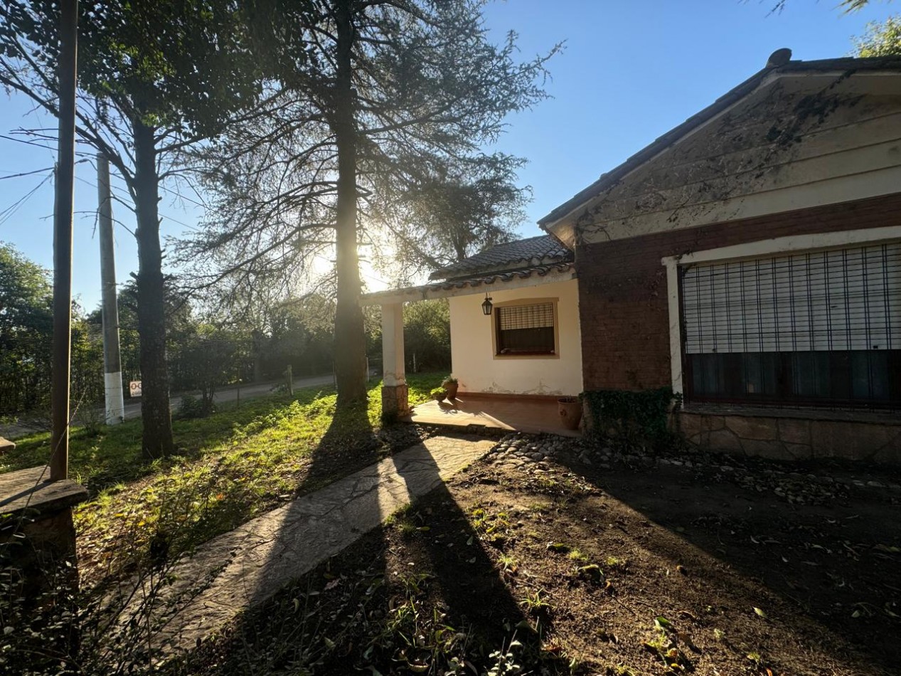 VENTA CASA DOS DORMITORIOS SOBRE CALLE PRINCIPAL LOTE ESQUINA PARQUE EL CORCOVADO