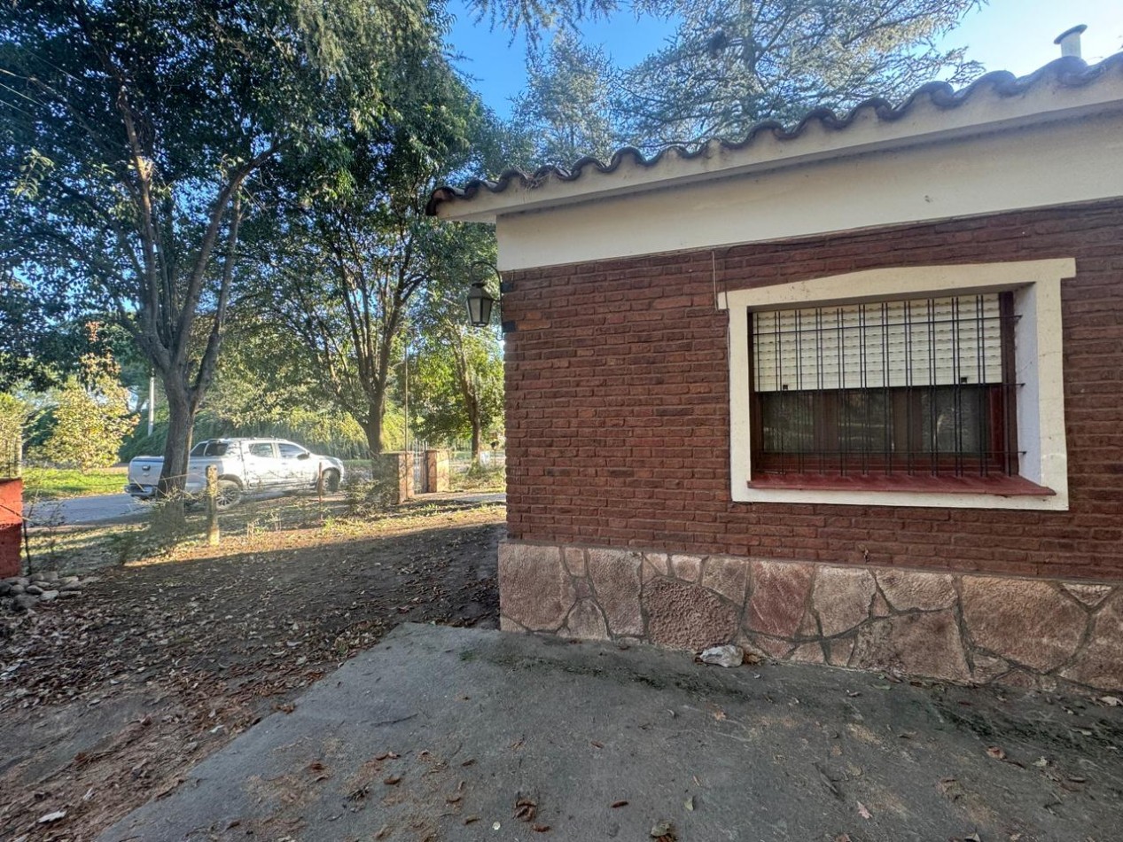 VENTA CASA DOS DORMITORIOS SOBRE CALLE PRINCIPAL LOTE ESQUINA PARQUE EL CORCOVADO