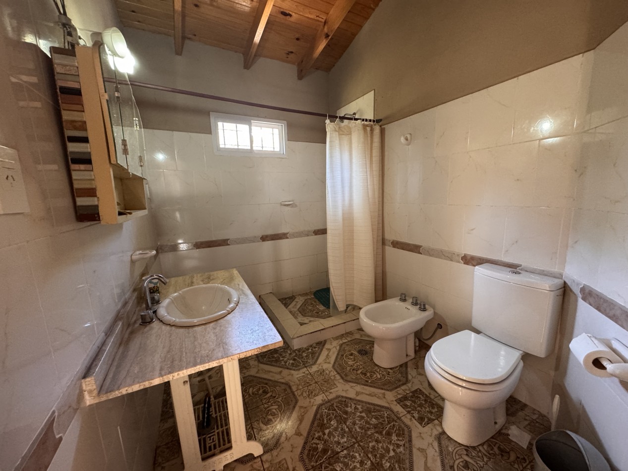 VENTA CASA MAS CABAÑA, PISCINA, PARQUE FRUTALES, VITAS A SIERRAS TOMA DEPARTAMENTO COMO PARTE DE PAGO EN BARRIO GRAL PAZ CORDOBA