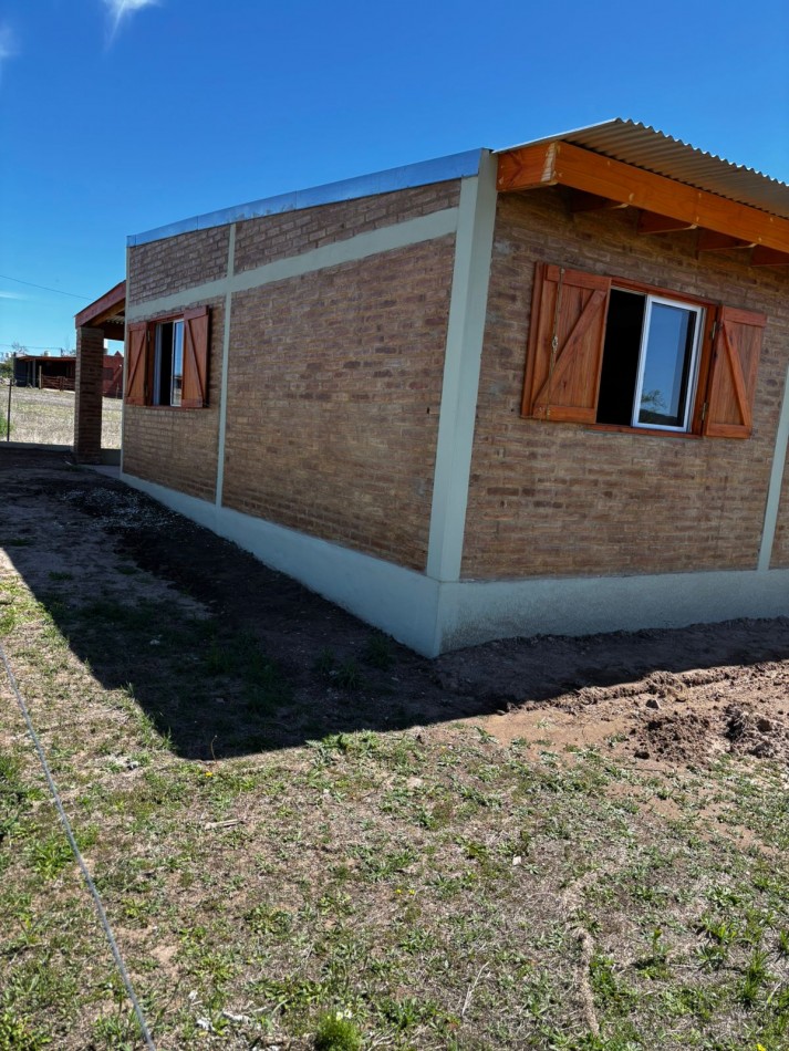 VENTA CASA A ESTRENAR DOS DORMITORIOS PARQUE PROXIMO A RIO Y PERILAGO 