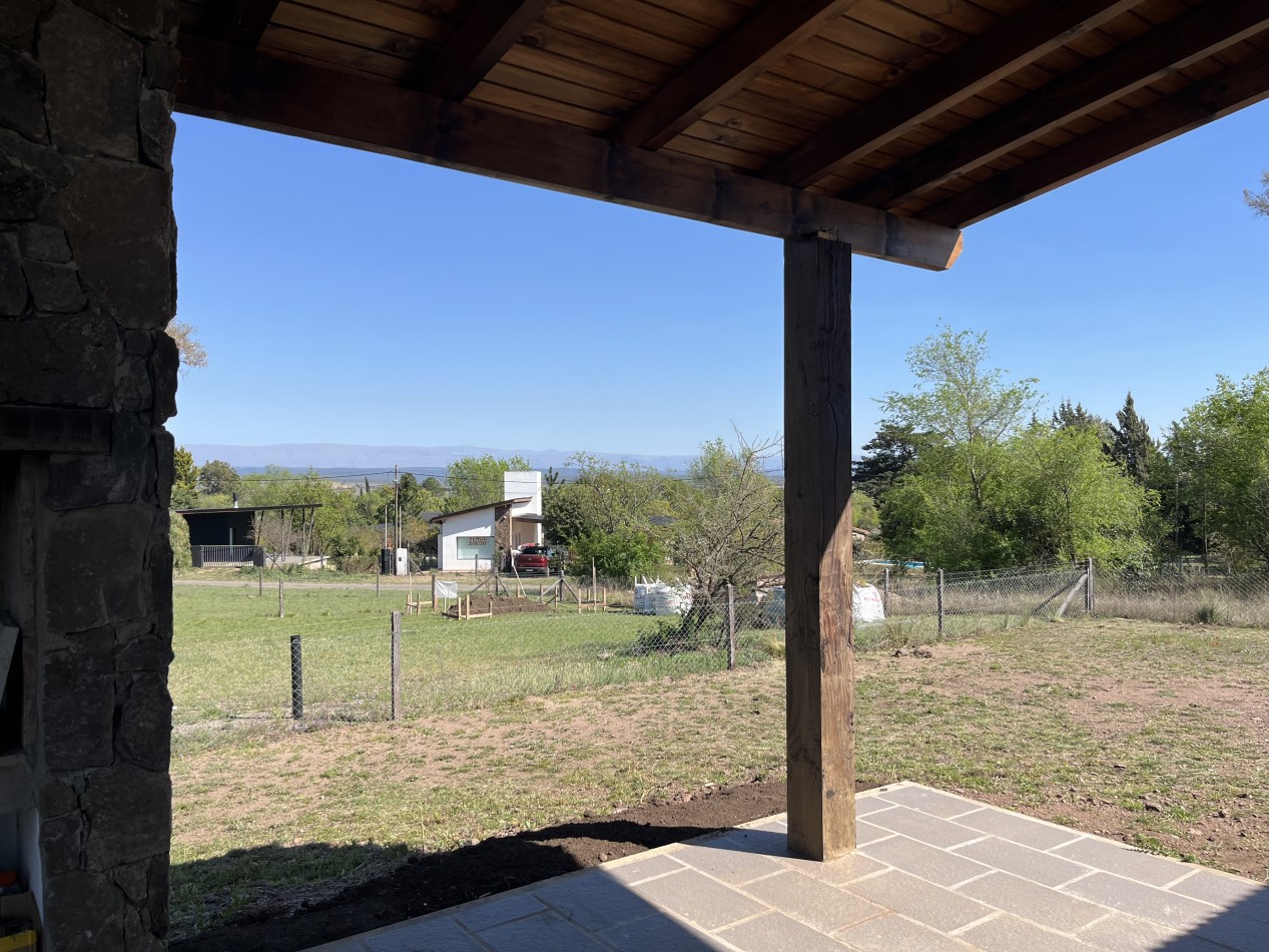 VENTA HERMOSA CASA A ESTRENAR DOS DORMITORIOS AMPLIO PARQUE VISTAS PROXIMO A LAGO RUMIPAL