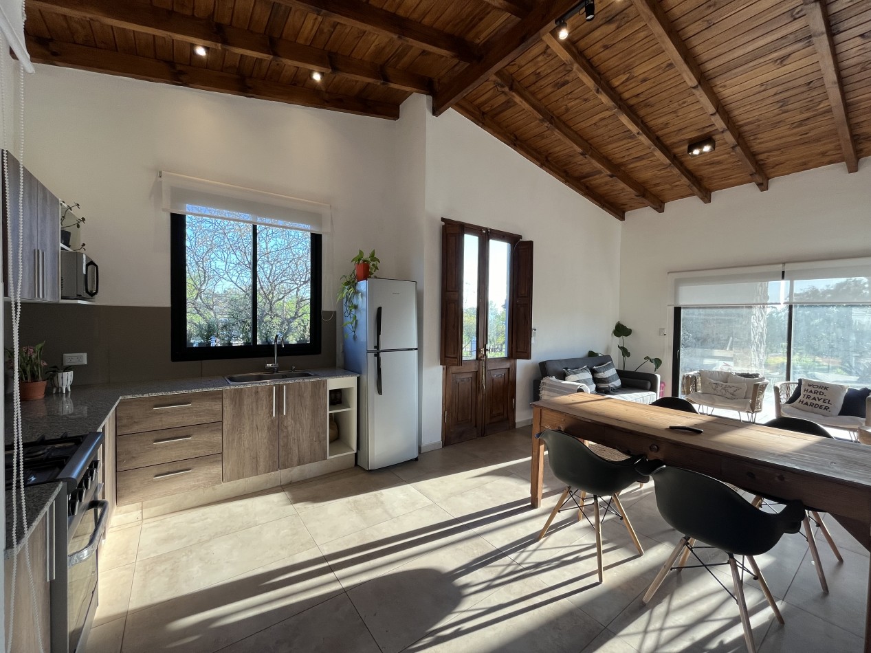 VENTA HERMOSA CASA A ESTRENAR DOS DORMITORIOS AMPLIO PARQUE VISTAS PROXIMO A LAGO RUMIPAL