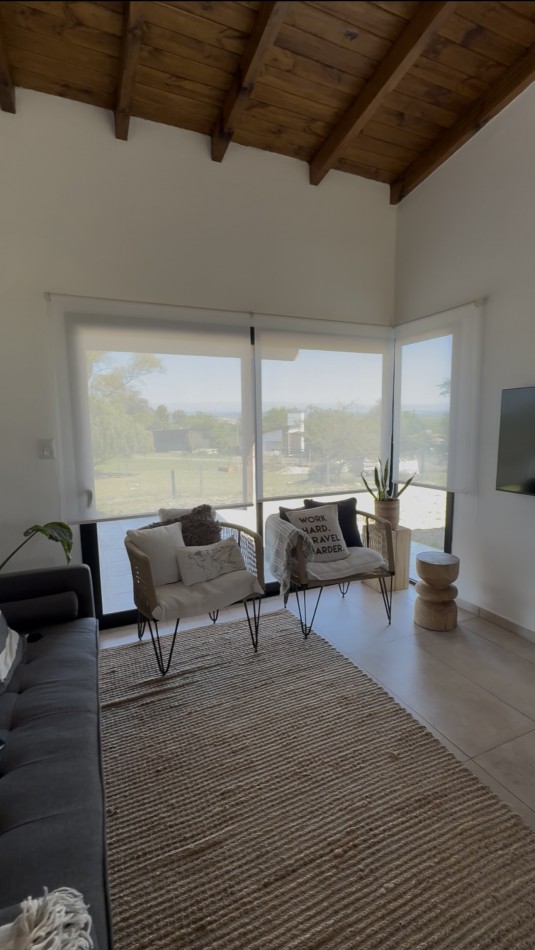 VENTA HERMOSA CASA A ESTRENAR DOS DORMITORIOS AMPLIO PARQUE VISTAS PROXIMO A LAGO RUMIPAL