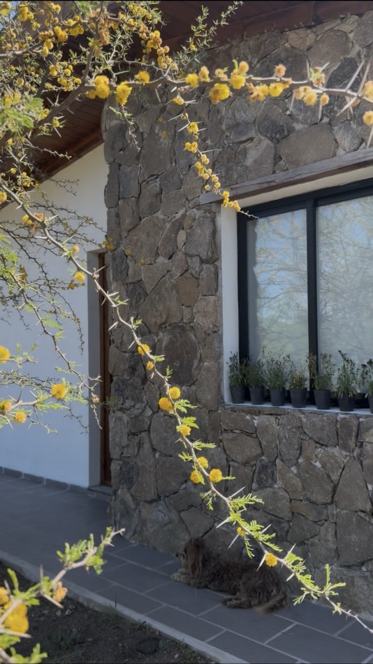 VENTA HERMOSA CASA A ESTRENAR DOS DORMITORIOS AMPLIO PARQUE VISTAS PROXIMO A LAGO RUMIPAL