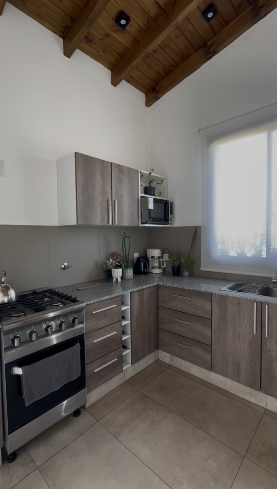VENTA HERMOSA CASA A ESTRENAR DOS DORMITORIOS AMPLIO PARQUE VISTAS PROXIMO A LAGO RUMIPAL