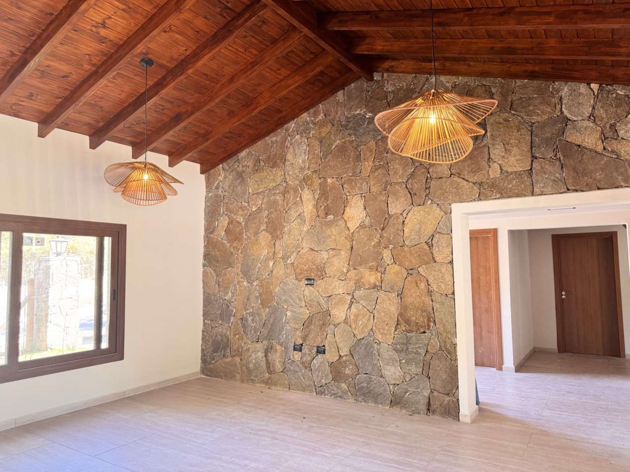 VENTA EXCELENTE CASA EN VILLA GENERAL BELGRANO 