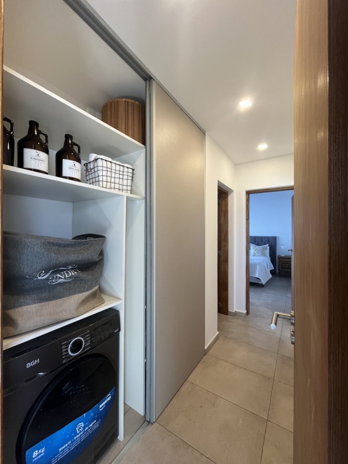 VENTA HERMOSA CASA A ESTRENAR DOS DORMITORIOS AMPLIO PARQUE VISTAS PROXIMO A LAGO RUMIPAL