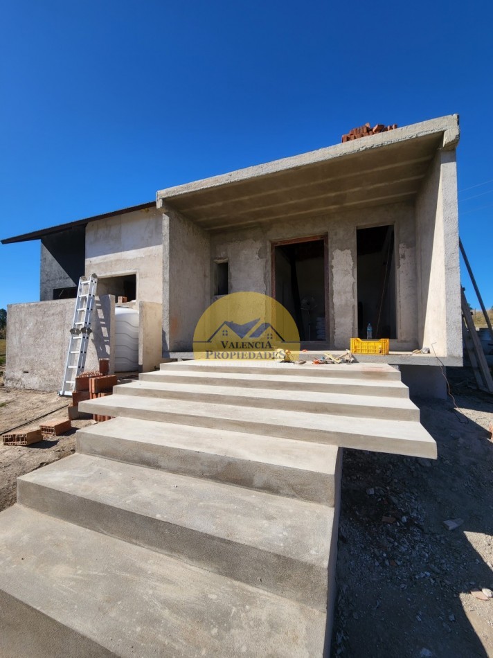 VENTA Espectacular FRACCION DE TERRENO DE 2 hectareas con casa amoblada y equipada mas Mega galpon con recepcion, vivienda y taller VILLA YACANTO DE CALAMUCHITA