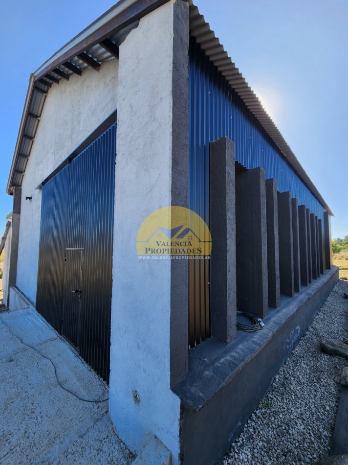 VENTA Espectacular FRACCION DE TERRENO DE 2 hectareas con casa amoblada y equipada mas Mega galpon con recepcion, vivienda y taller VILLA YACANTO DE CALAMUCHITA