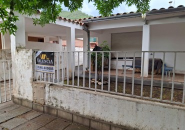 VENTA DE CASA + 2 DPTOS - EXCELENTE UBICACION PROXIMO A RIO Y COSTANERA!
